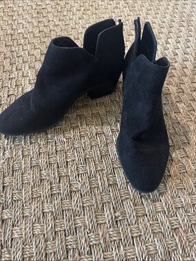 Black Women's Suede Ankle Booties - size 9